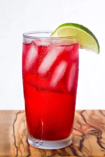 Refrescante bebida roja — Foto de Stock