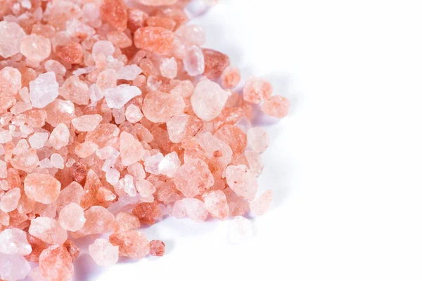 Beyaz üzerine pembe Himalaya tuzu — Stok fotoğraf