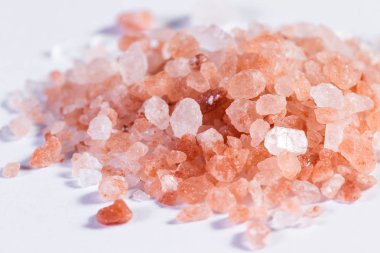 beyaz üzerine pembe Himalaya tuzu