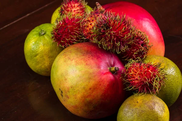 Selección de frutas tropicales — Foto de Stock