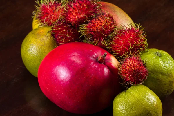 Selección de frutas tropicales — Foto de Stock