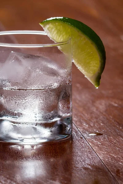 Tequila con una calce — Foto Stock