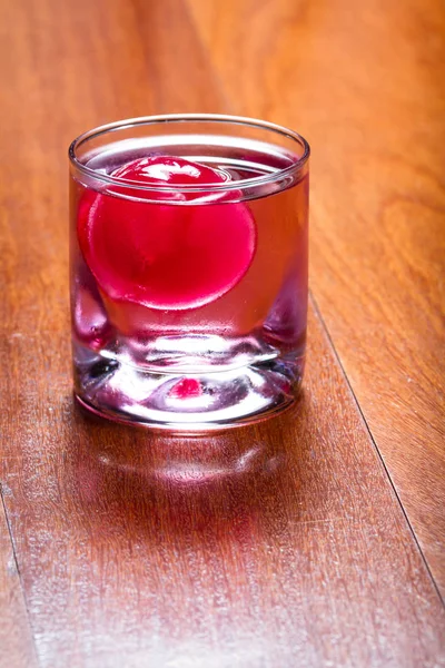 Piros jég labda egy ital — Stock Fotó