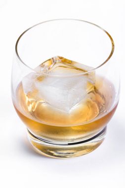 yaşlı viski buzlu 