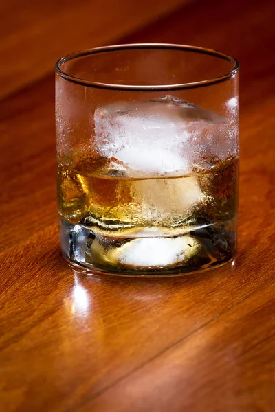 Scotch served on the rocks — Stock Photo, Image