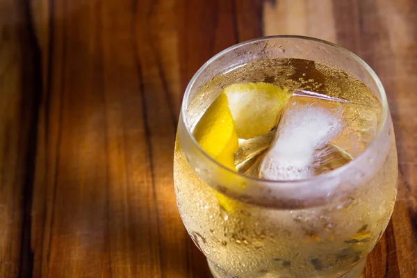 Scoth and soda with a twist — Stock Photo, Image