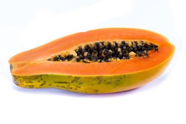 Organik papaya yarıya 