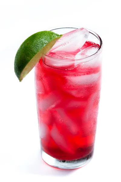 Червоний коктейль з лаймом — стокове фото