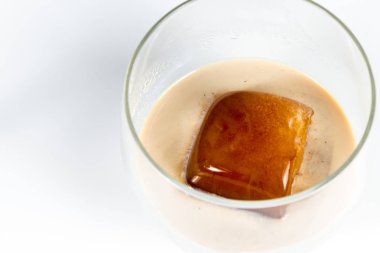 kahve ve İrlanda kreması kokteyl 