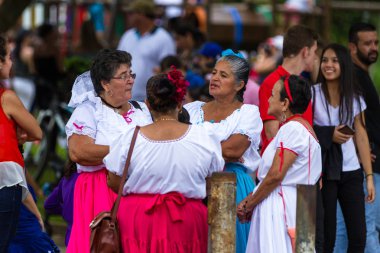 Bayanlar parkta, Kosta Rika