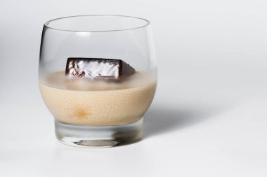 kahve ve İrlanda kreması kokteyl 