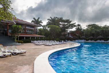 Otel yüzme havuzu 