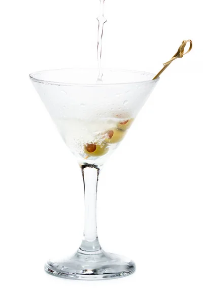 Klassischer Martini mit Oliven — Stockfoto