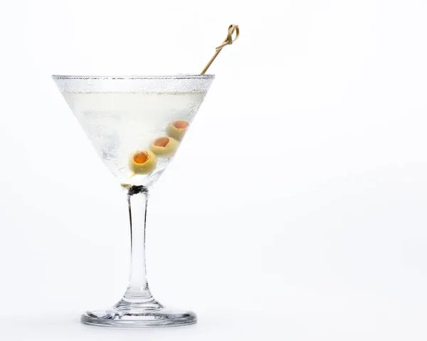 Martini clássico com azeitonas — Fotografia de Stock