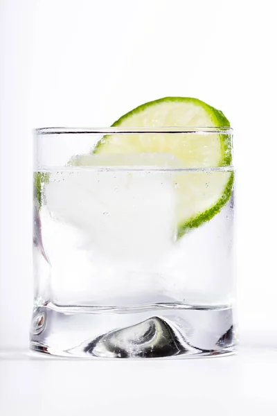 Vodka soda with a lime — Stock Photo, Image