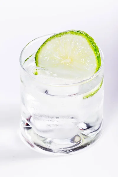 Vodka soda con lima —  Fotos de Stock