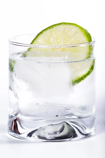 Vodka soda with a lime — Stock Photo, Image