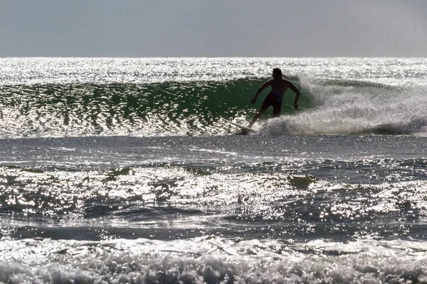 Surfing w Kostaryka — Zdjęcie stockowe