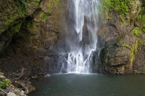 Trópusi vízesések Costa Rica — Stock Fotó