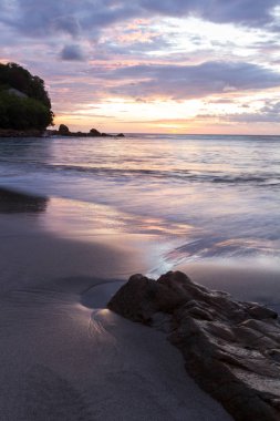 Sahilde gün batımı 