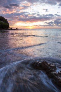 Sahilde gün batımı 