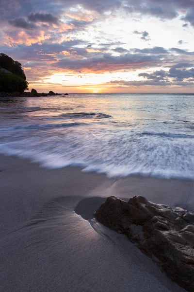 Sahilde gün batımı 
