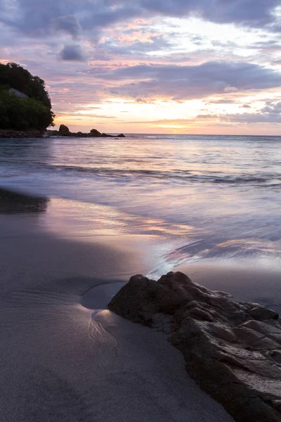 Sahilde gün batımı 