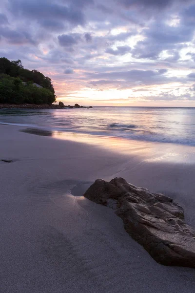 Sahilde gün batımı 