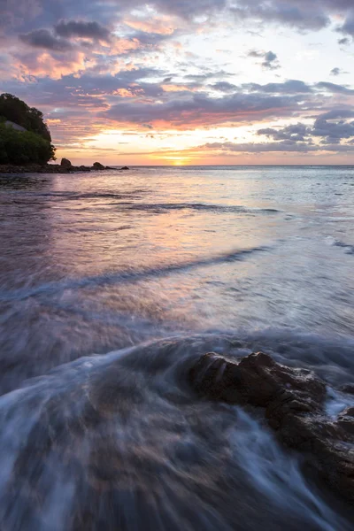 Sahilde gün batımı 