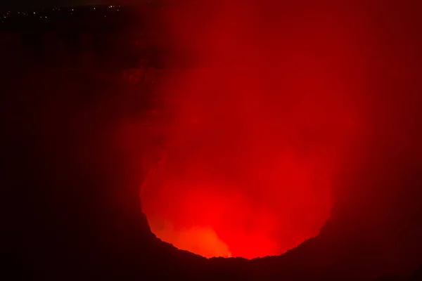 正屋火山在夜间 — 图库照片