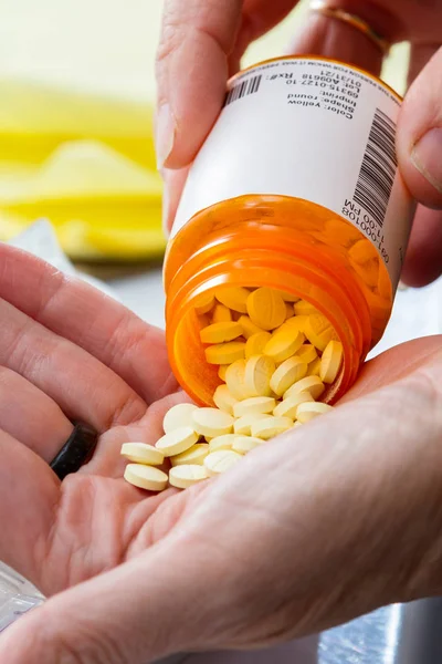 Verschreibungspflichtige Pillen aus nächster Nähe — Stockfoto