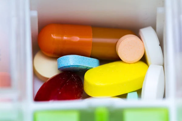 Organizador de medicamentos de prescrição — Fotografia de Stock