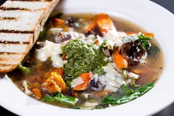 Sopa de legumes frescos — Fotografia de Stock