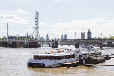 Silver Sturgeon, Londra 'da bir nehir yatı.