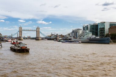 Tower bridge ve hms belfast