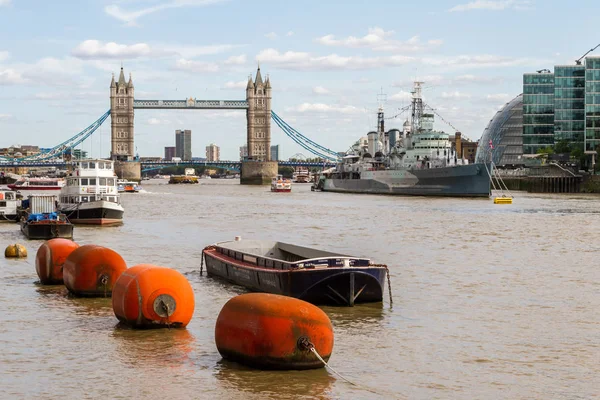 Tower Bridge y HMS Belfast —  Fotos de Stock