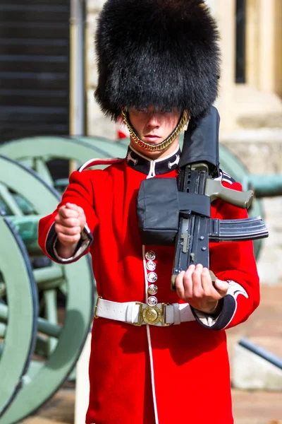 Queen 's Guard a londoni Towerben — Stock Fotó