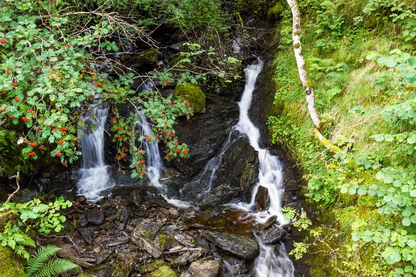 Cascada en las tierras altas — Foto de Stock