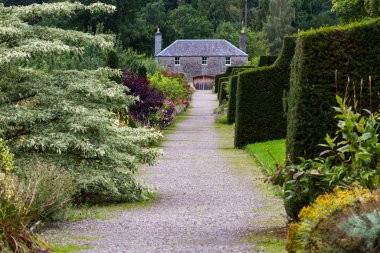 Herkül bahçesinin içinde 