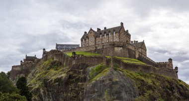 Prenses Sokağı Bahçeleri 'nden Edinburgh Şatosu