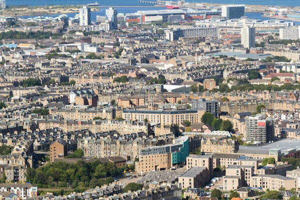 Blick auf die Stadt vom Holyrood Park — Stockfoto