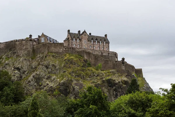 Castillo de Edimburgo desde los jardines de Princess Street — Foto de Stock