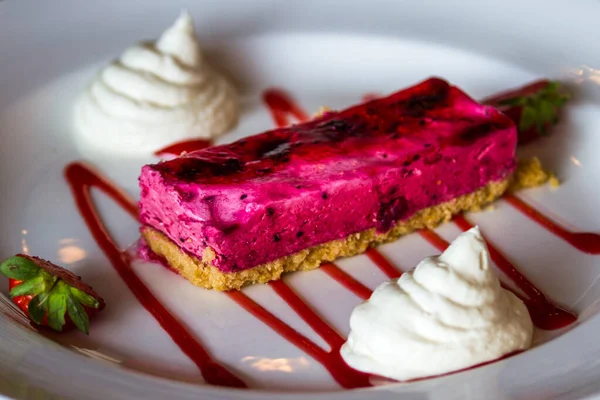 Tatlı ahududu cheesecake