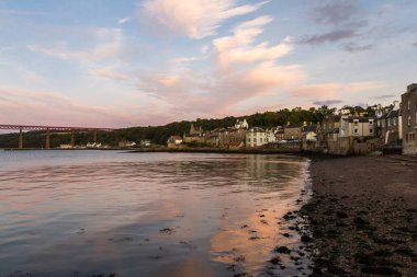 Güney Queensferry, İskoçya 'da günbatımı