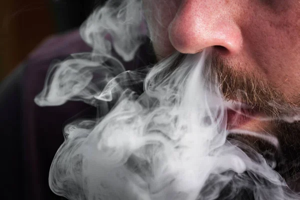 Kannabiszfüstölési technika — Stock Fotó