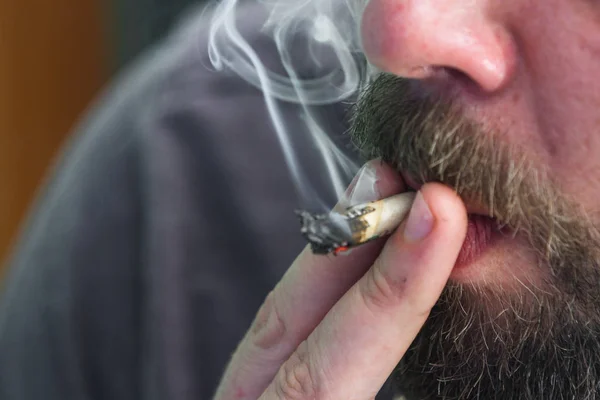 Smoking a hundred dollar joint — Stock Photo, Image