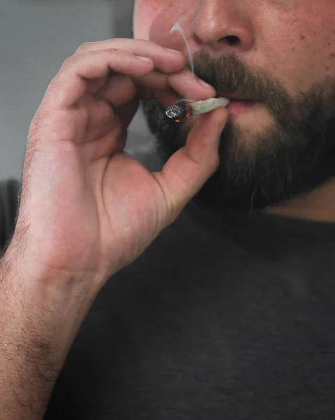 Cannabis smoking technique — Stock Photo, Image