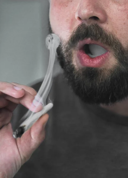 Cannabis smoking technique — 스톡 사진