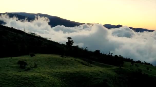 Kabut Pagi Menempel Pegunungan Pedesaan Selatan Kosta Rika — Stok Video
