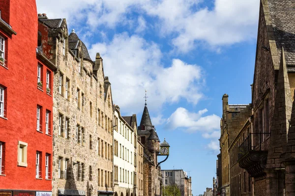 Buildings down Canongate — Stock Photo, Image